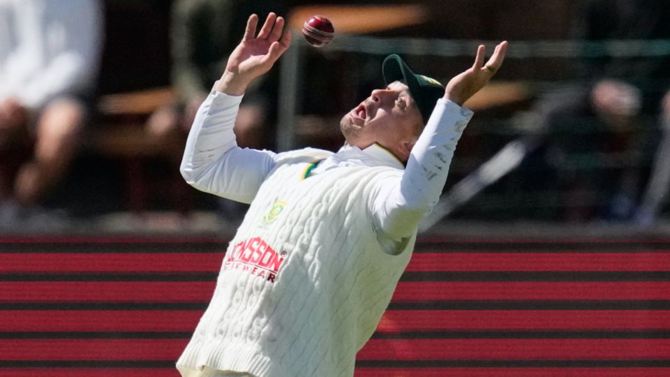 Matthew Breetzke's juggling catch to dismiss Steven Smith served up this dramatic moment