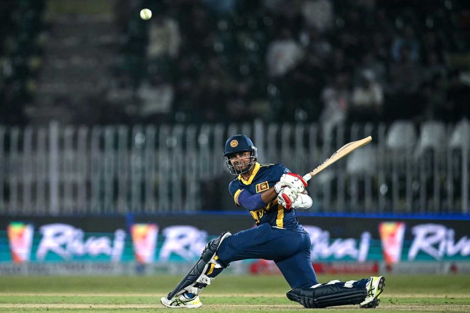 Dasun Shanaka launches one to the leg side