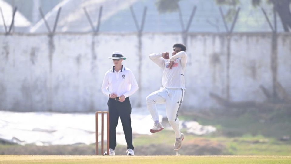 Umpire Ben Treloar watches as Hrithik Shokeen loads up