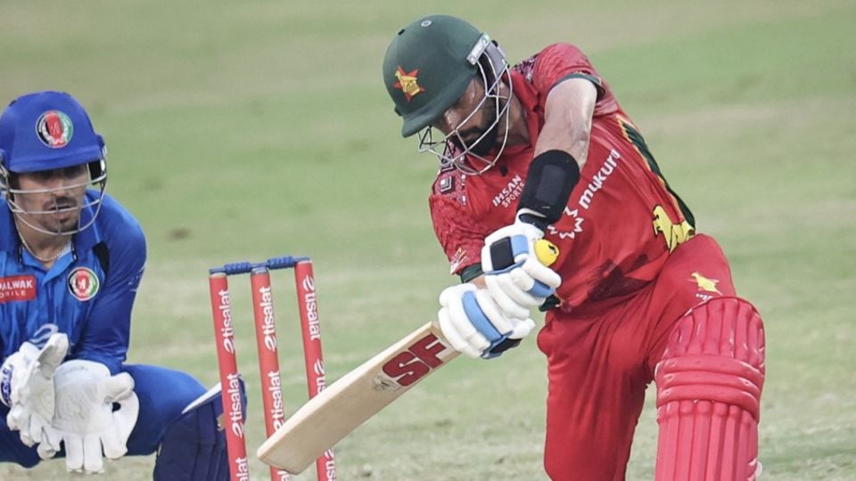 Sikandar Raza fought alone with 68