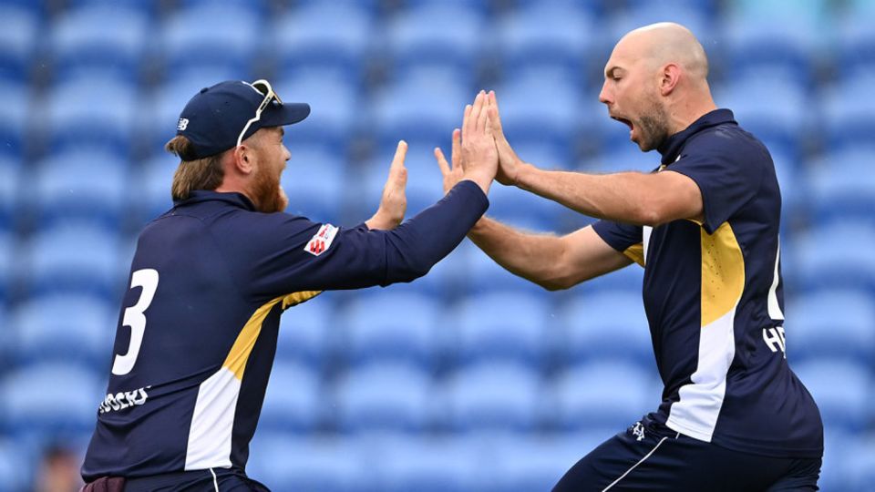 Matt Hennig (right) celebrates his first wicket of Jordan Silk