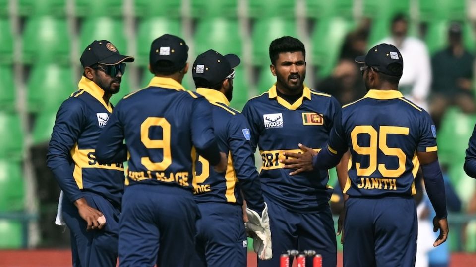 Dilshan Madushanka sent back Fakhar Zaman with a short ball
