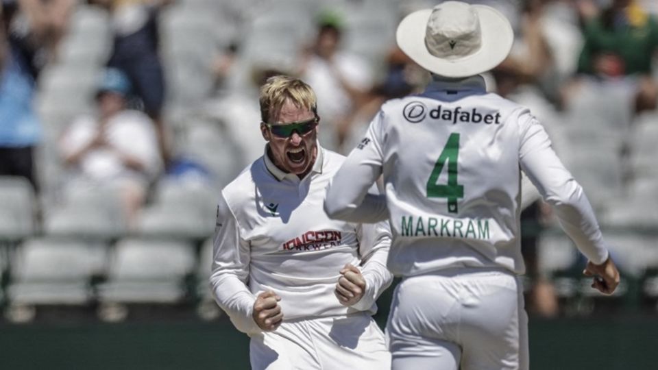 Simon Harmer picked up four wickets