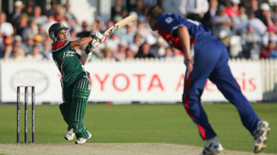 Mohammad Ashraful pulls Steve Harmison for six