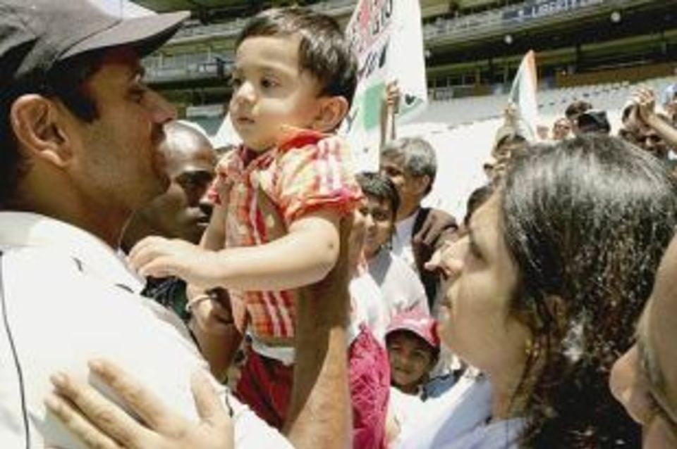 Dravid with Vijeeta and Samit after the victory in the Johannesburg Test in 2006