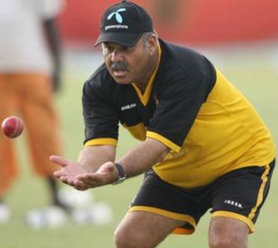 Dav Whatmore is seen as a front-runner for the job of Pakistan coach