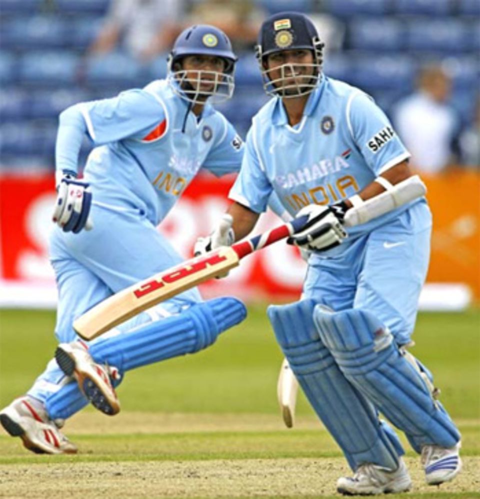"Others in the team played around him, while Rahul batted as the situation demanded" - Tendulkar on Dravid