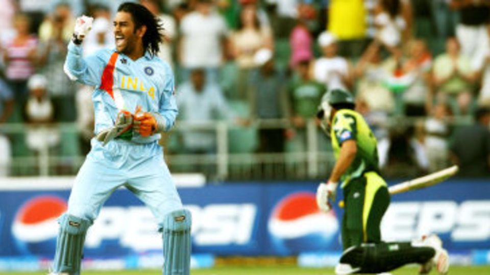 Joy and sorrow: Mahendra Singh Dhoni and Misbah-ul-Haq experience contrasting emotions