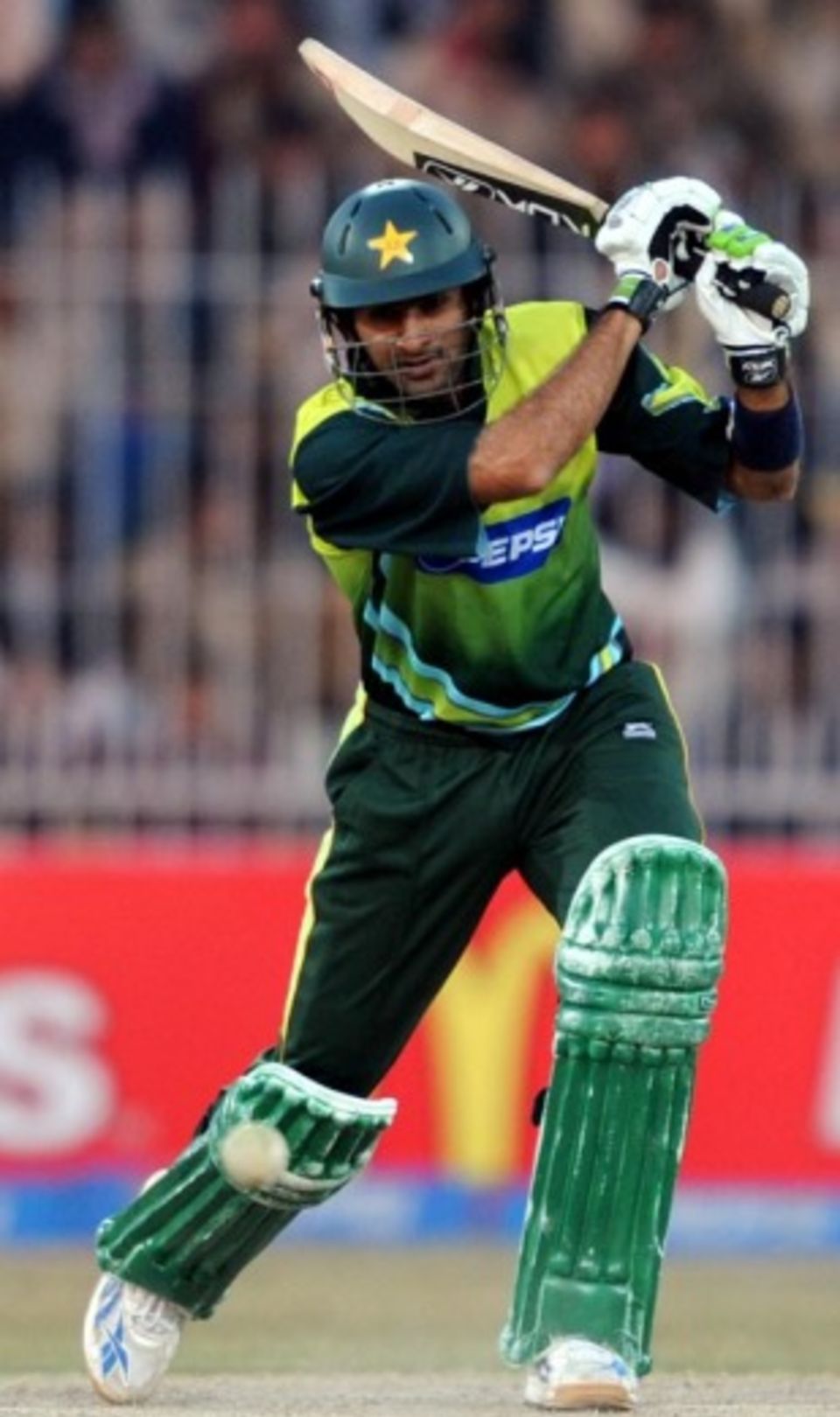 PIA captain Shoaib Malik struck ten boundaries during his 81-ball 96
