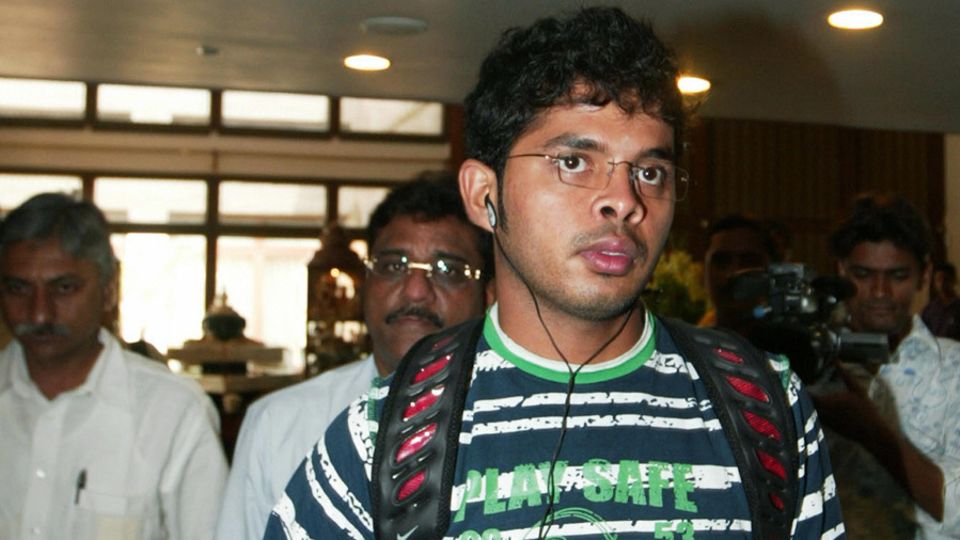 Sreesanth arrives in Ahmedabad for a meeting regarding the Harbhajan Singh slapping incident