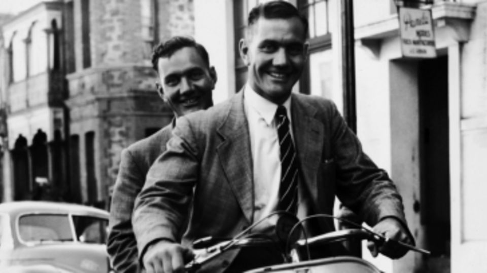 Alec and Eric Bedser in Perth, 1954