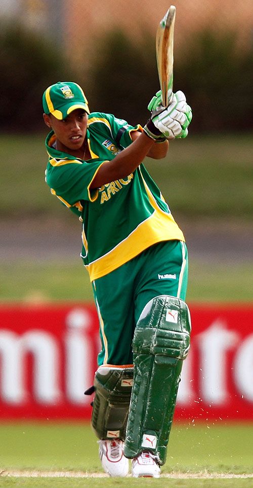 Alicia Smith flicks to the leg side