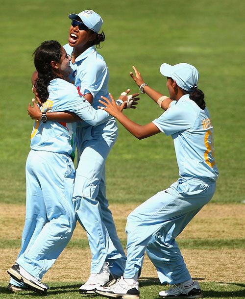Gouher Sultan and Jhulan Goswami celebrate the fall of Karen Rolton
