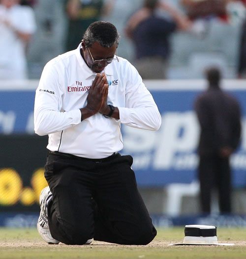 Steve Bucknor prays on the pitch during his final Test