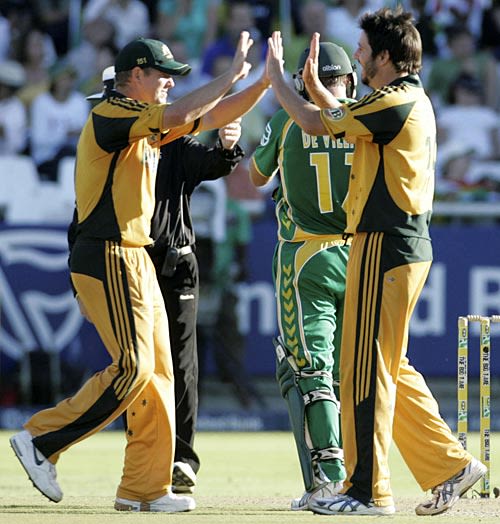 Brett Geeves celebrates Jacques Kallis' wicket