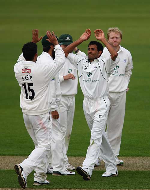 Imran Arif collected four wickets to help Worcestershire's cause