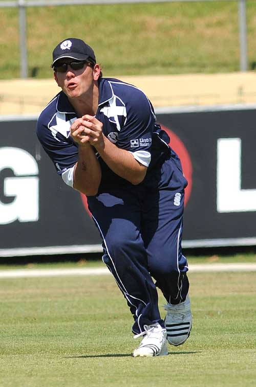 Gordon Drummond catches Mohammad Shenwari