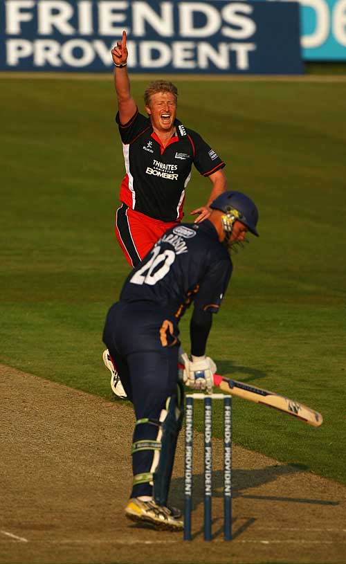 Glen Chapple removes David Harrison