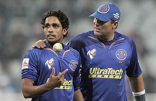Shane Warne speaks to Kamran Khan ahead of the Super Over