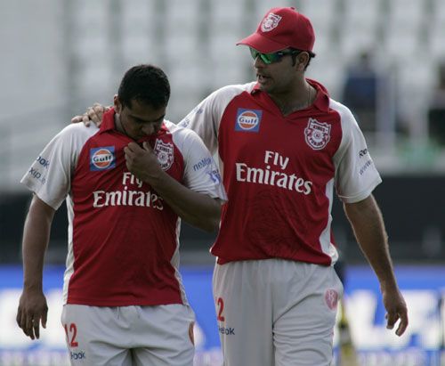 Yusuf Abdulla gets a word of encouragement from captain Yuvraj Singh
