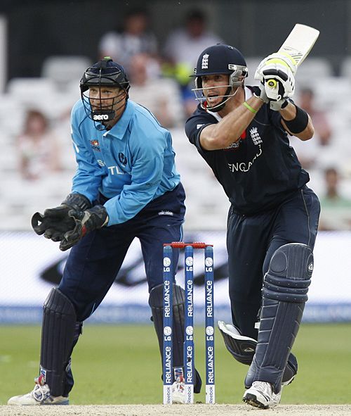 Pietersen spares England's blushes