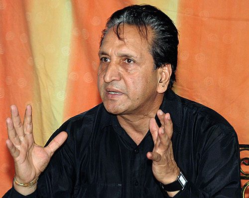 Abdul Qadir speaks to the media after quitting as chairman of selectors