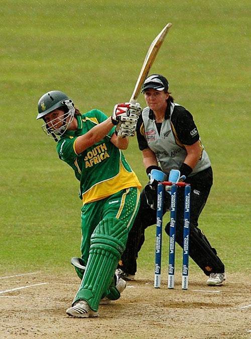 Susan Benade made a 46-ball 44