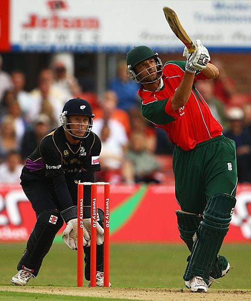 Jacques du Toit belts one over the top