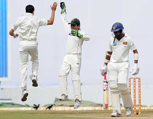 Umar Gul picked up Malinda Warnapura for a duck