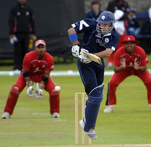 Gavin Hamilton plays off his hips