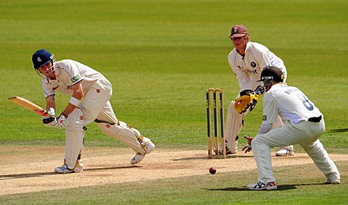 Horton and Laxman steer Lancashire home