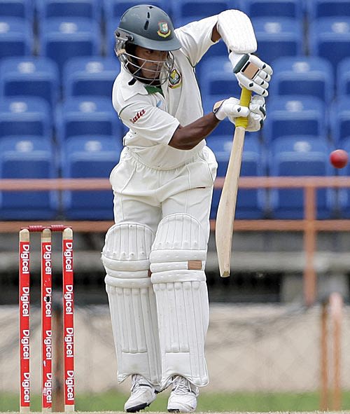 Rain forces stalemate in first round of matches