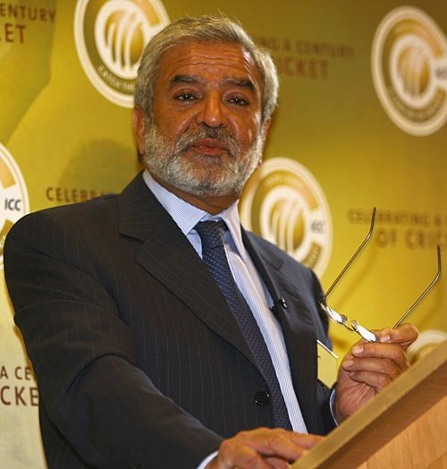 Ehsan Mani delivers his address