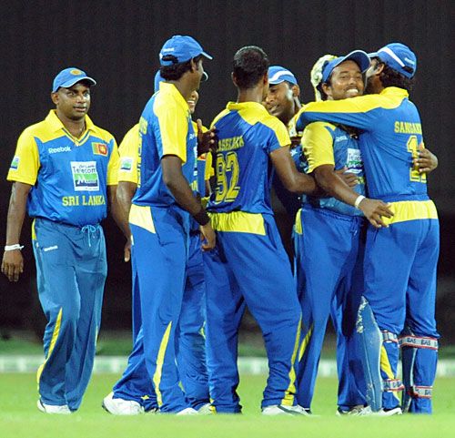 Malinga Bandara is congratulated for his catch to remove Jesse Ryder