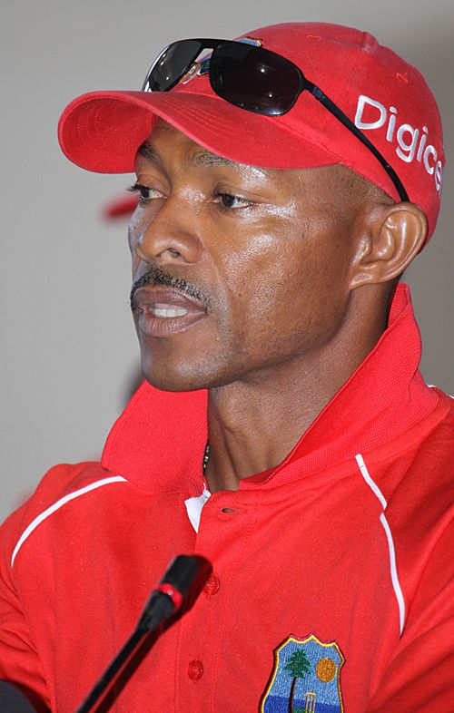 Keith Arthurton at a Digicel Cricket Clinic