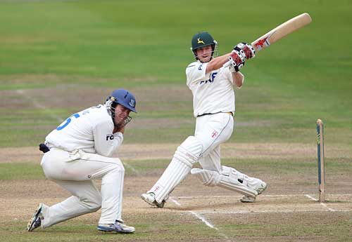 Nottinghamshire close in on second spot