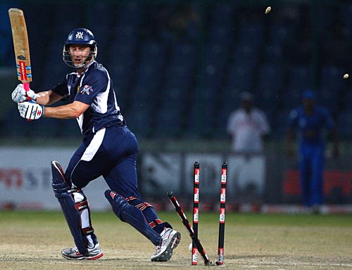 Victoria lose but qualify to next stage