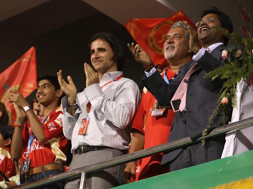 Dean Kino, Vijay Mallya and Lalit Modi applaud