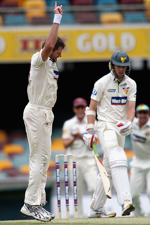 Bulls add late wobble to stunning start