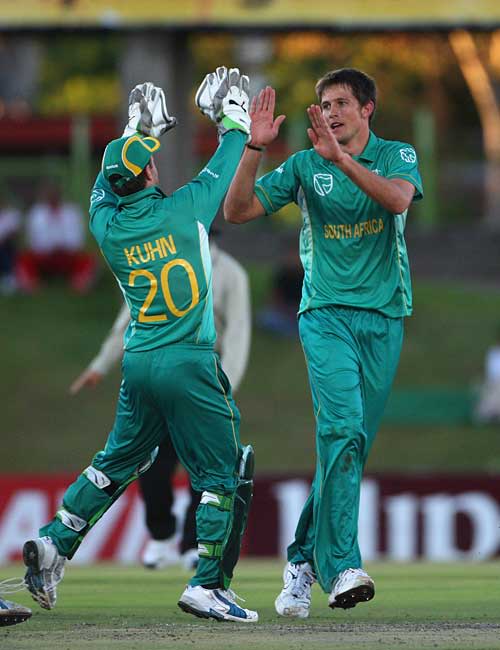 CJ de Villiers took two early wickets to undermine England