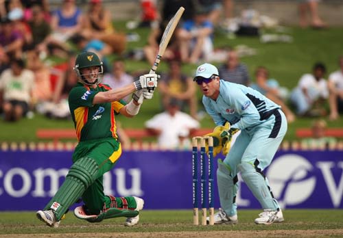 Bailey holds nerve to guide Tasmania home