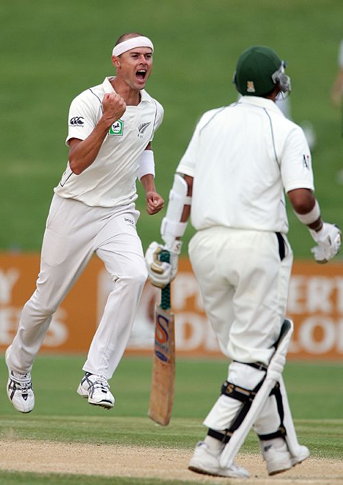 Faisal Iqbal fell to Chris Martin for a laboured 67