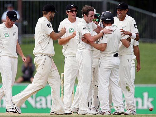 Iain O'Brien celebrates his last Test wicket