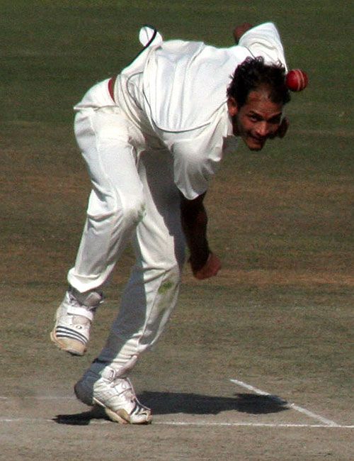 Mohinder Sharma bowls for Himachal Pradesh