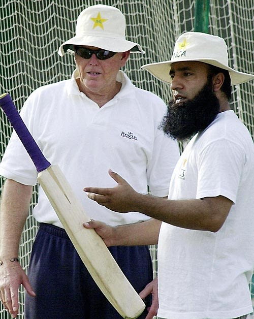 Barry Richards and Saeed Anwar at the nets