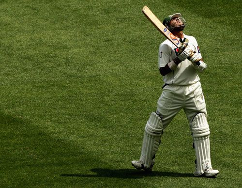 Faisal Iqbal gets used to the conditions at the MCG