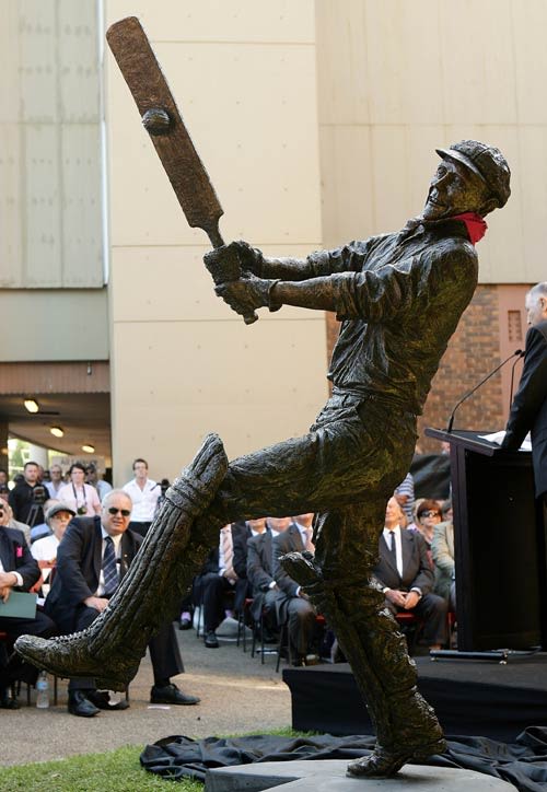 A sculpture of Stan McCabe is unveiled at the SCG