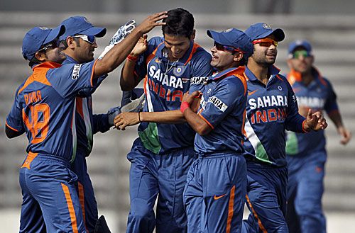 Sudeep Tyagi is congratulated by his team-mates after getting rid of Upul Tharanga