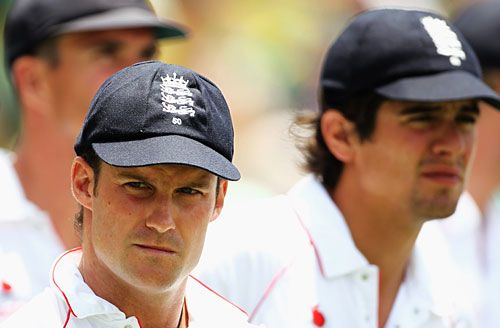 Strauss, Cook honoured in Queen's birthday list