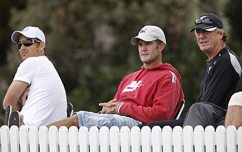 Shane Bond, Nathan Astle and John Wright take in the game
